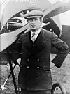Harry Hawker poserer med sin Sopwith Atlantic dobbeldekkar før han 18. mai 1919 la i veg over Atlanteren.