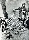 Hyperinflasjonen i Tyskland tidleg i 1920-åra er eit skrekkdøme på kor gale det kan gå om prisstiginga spinn ut av kontroll. Her leikar barn med verdilause setlar i 1923.