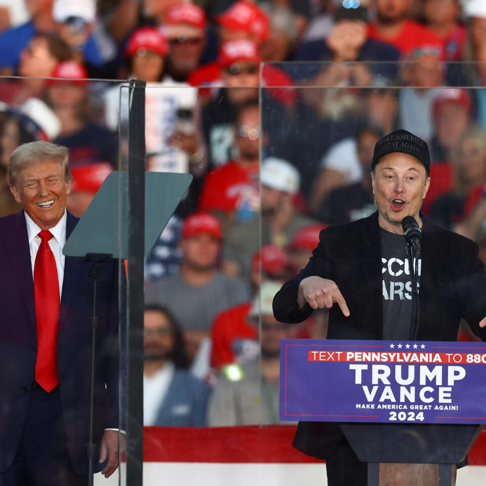 Presidentkandidat Donald Trump og Elon Musk på folkemøtet til republikanarane i Butler, Pennsylvania 5. oktober. Musk er investor og direktør i Tesla, eig X (tidlegare Twitter) og har grunnlagt SpaceX.Foto: Carlos Barria / Reuters / NTB Presidentkandidat Donald Trump og Elon Musk på folkemøtet til republikanarane i Butler, Pennsylvania 5. oktober. Musk er investor og direktør i Tesla, eig X (tidlegare Twitter) og har grunnlagt SpaceX.Foto: Carlos Barria / Reuters / NTB