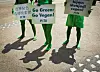 Dyrevernorganisasjonen PETA vil at fleire skal verte veganarar for å verne dyra, ikkje for å få meir mat. Her frå ein demonstrasjon i Malaysia.