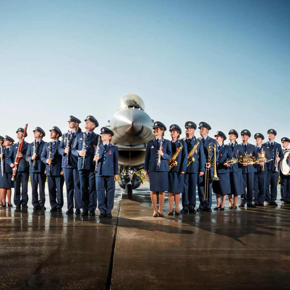 Luftforsvarets musikkorps, som her flankerer eit F-16, held til i Trondheim. Luftforsvarets musikkorps, som her flankerer eit F-16, held til i Trondheim.