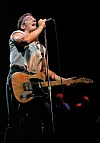 Bruce Springsteen på ein konsert i Meadowlands Arena i New Jersey 5. august 1984.