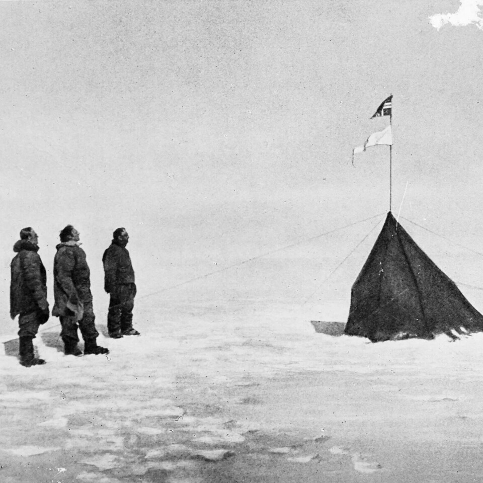 Biletet Olav Bjaaland tok på Polheim, den fremste minnestaden for Roald Amundsens erobring av Sørpolen. Biletet Olav Bjaaland tok på Polheim, den fremste minnestaden for Roald Amundsens erobring av Sørpolen.