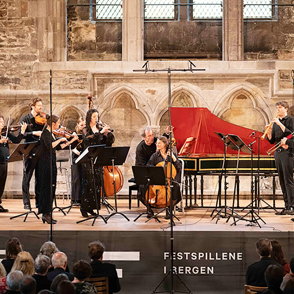 Concerto Copenhagen spelar Brandenburgkonsert nr. 2 i Håkonshallen. Naturtrompetisten Robert Farley lengst til høgre. Concerto Copenhagen spelar Brandenburgkonsert nr. 2 i Håkonshallen. Naturtrompetisten Robert Farley lengst til høgre.