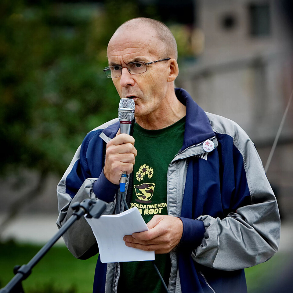 Erling Folkvord fotografert under ein demonstrasjon i 2009, mot «umenneskelege handlingar» utført av det iranske regimet. Erling Folkvord fotografert under ein demonstrasjon i 2009, mot «umenneskelege handlingar» utført av det iranske regimet.