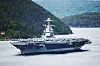 Verdas største og mest moderne hangarskip, USS «Gerald Ford», seglar ut Oslofjorden.