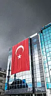 Eit høghus speglar den nye kjempemoskeen Erdogan har reist på Taksim-plassen, som elles symboliserer republikken og sjølvstendet.