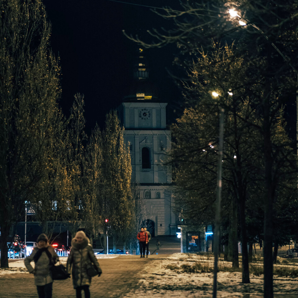 St. Michaels klosteret sett frå Volodymyrska passasjen i sentrum av Kyiv. Passasjen binder saman klosteret med St. Sofia-katedralen. St. Michaels klosteret sett frå Volodymyrska passasjen i sentrum av Kyiv. Passasjen binder saman klosteret med St. Sofia-katedralen.