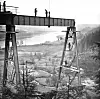 Viadukten som ligg litt nord for Trofors stasjon på Nordlandsbanen, stod ferdig i 1938. Viadukten er bygd etter eit såkalla pendelpilarprinsipp.