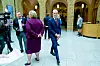 Erna Solberg tener på at statsminister Jonas Gahr Støre listar seg rundt krisene han har fått i fanget.