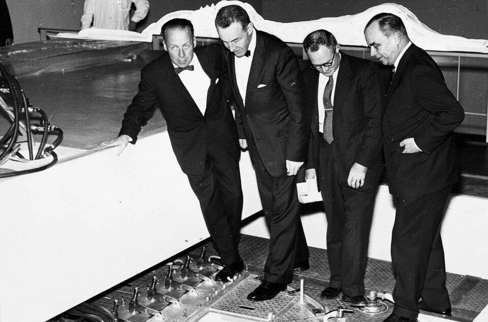 Frå opninga av Atominstituttet på Kjeller 28. november 1951. Frå venstre direktør Gunnar Randers, charge d´affaires Fisher Howe og førstesekretær Scott George ved USA-ambassaden, og doktor C. Høegh ved Noregs teknisk-naturvitskaplege forskingsråd. Frå opninga av Atominstituttet på Kjeller 28. november 1951. Frå venstre direktør Gunnar Randers, charge d´affaires Fisher Howe og førstesekretær Scott George ved USA-ambassaden, og doktor C. Høegh ved Noregs teknisk-naturvitskaplege forskingsråd.