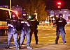 Store styrkar rykte ut og sperra gatene etter terroråtaket nær Schwedenplatz i Wien måndag 2. november i år.