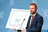 På ein pressekonferanse måndag denne veka viste helse- og omsorgsminister Bent Høie til smittetal frå Belgia og ei mogleg utvikling av smitten her i landet.