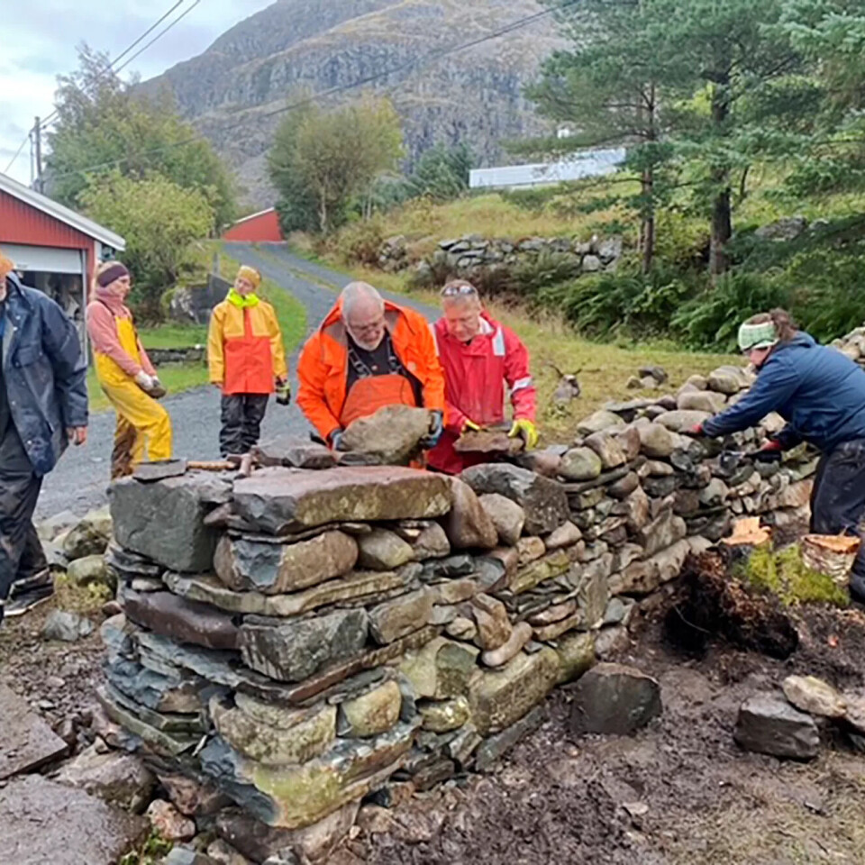Haakon Aase midt i flokken av deltakarar på kurs i Botnane i Bremanger, 2023. Haakon Aase midt i flokken av deltakarar på kurs i Botnane i Bremanger, 2023.