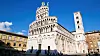 Den komplett marmorkledde soknekyrkja San Michele in Foro blei påbyrja i 1143 og har Luccas prektigaste romanske fasade.