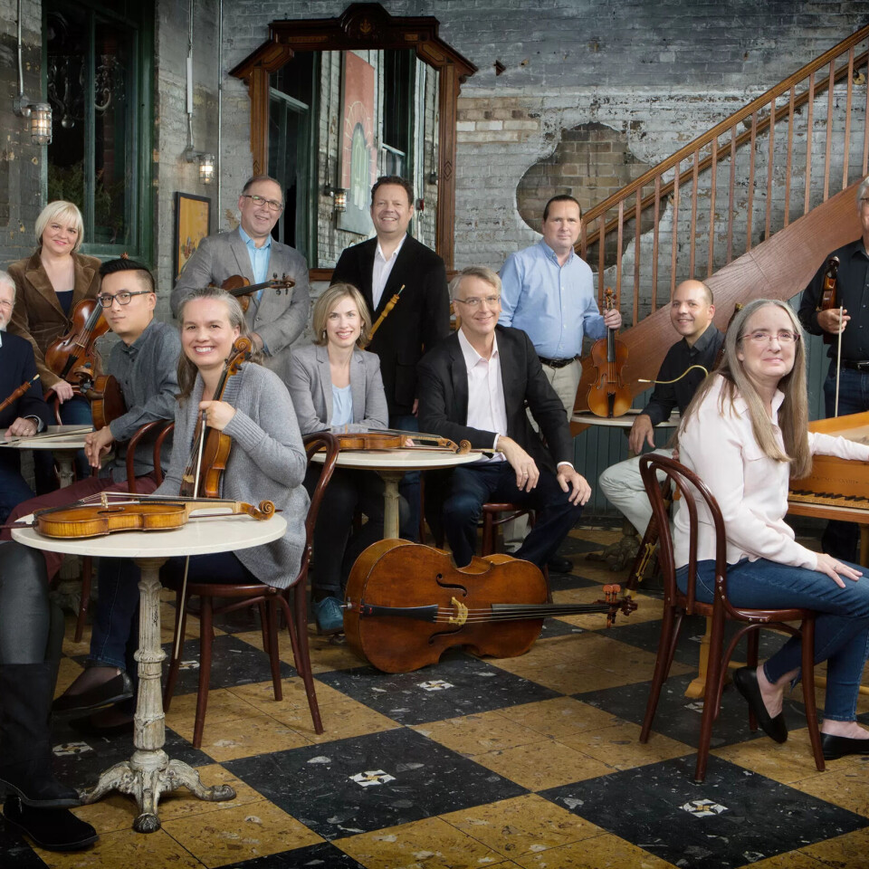 Tafelmusik Baroque Orchestra med fiolinsolisten Elisa Citterio lengst til venstre. Tafelmusik Baroque Orchestra med fiolinsolisten Elisa Citterio lengst til venstre.