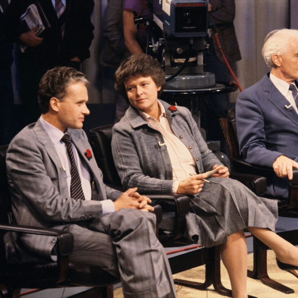 F.v. Einar Førde (A), statsminister Gro Harlem Brundtland (A) og Kåre Kristiansen (KrF) fotografert under ein partileiardebatt i NRK i 1981. F.v. Einar Førde (A), statsminister Gro Harlem Brundtland (A) og Kåre Kristiansen (KrF) fotografert under ein partileiardebatt i NRK i 1981.