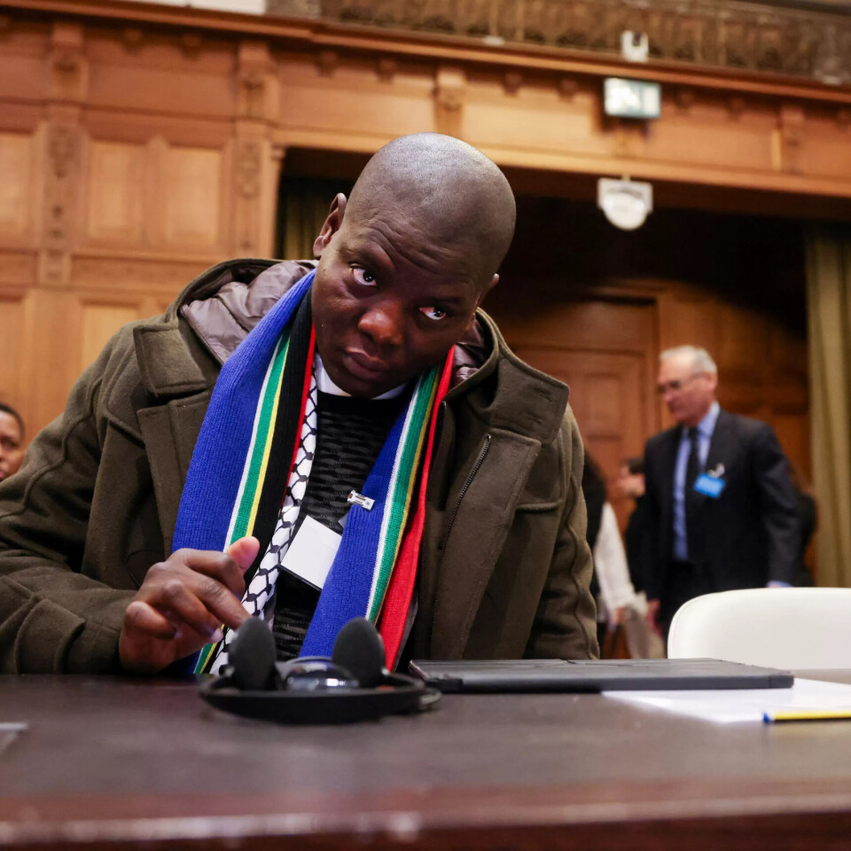 Justisminister Ronald Lamola i rettssalen i Haag, der Sør-Afrika har stemna Israel for å få slutt på krigshandlingane som råkar sivile og sakeslause palestinarar. Justisminister Ronald Lamola i rettssalen i Haag, der Sør-Afrika har stemna Israel for å få slutt på krigshandlingane som råkar sivile og sakeslause palestinarar.