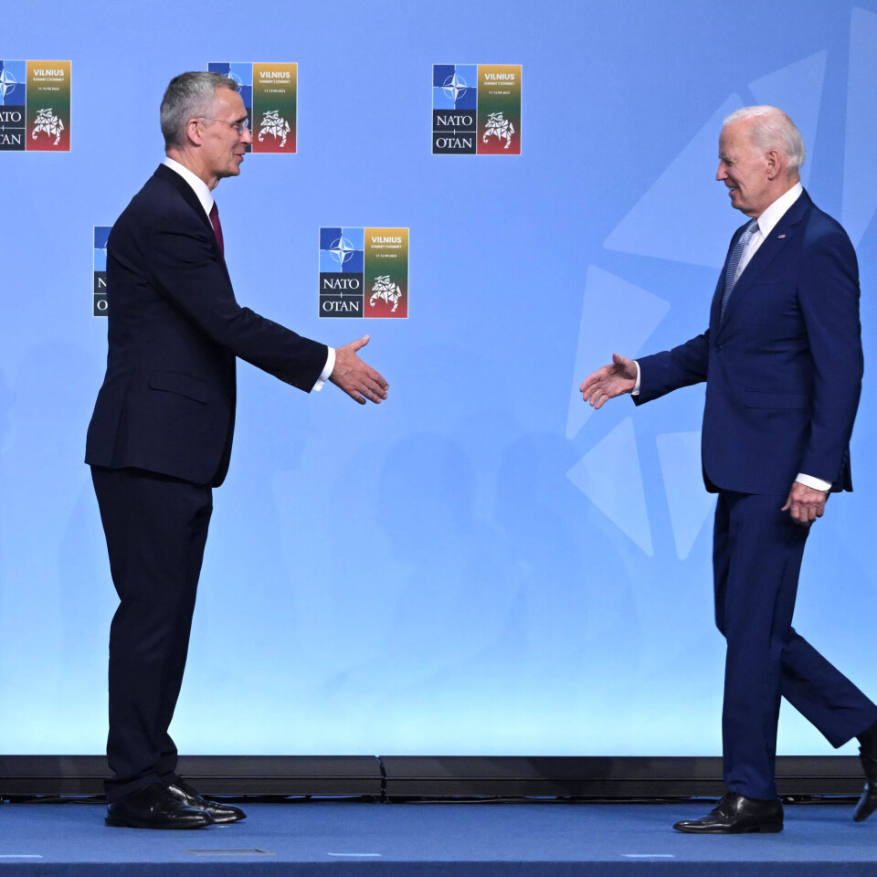 Natos generalsekretær Jens Stoltenberg ønsker president Joe Biden velkommen på Nato-toppmøtet i Vilnius i juli i år. Natos generalsekretær Jens Stoltenberg ønsker president Joe Biden velkommen på Nato-toppmøtet i Vilnius i juli i år.