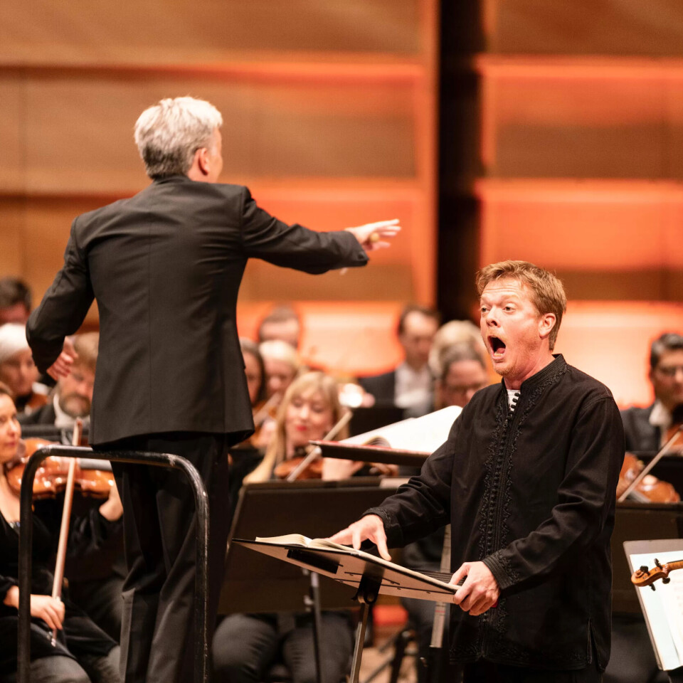 Tenoren Toby Spence, dirigenten Andrew Gardner og Bergen Filharmoniske Orkester under avslutningskonserten i Grieghallen. Tenoren Toby Spence, dirigenten Andrew Gardner og Bergen Filharmoniske Orkester under avslutningskonserten i Grieghallen.