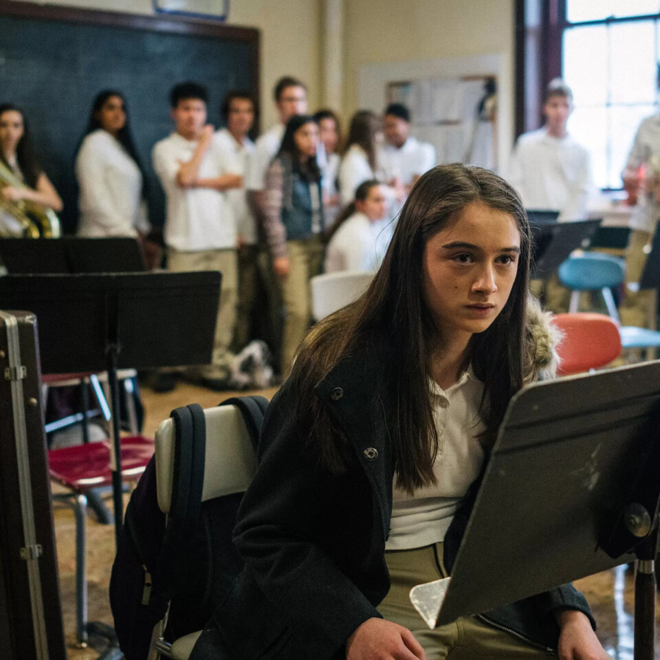 Den 14 år gamle Celeste (Raffey Cassidy) får ein hit og vert etter kvart stor stjerne. Den 14 år gamle Celeste (Raffey Cassidy) får ein hit og vert etter kvart stor stjerne.