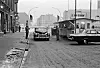 Checkpoint Charlie fotografert i 1964. Kontrollen var total og totalitær, skriv Ottar Grepstad.