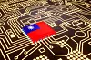 Ein mikroprosessor pynta med flagget til Taiwan. Det taiwanske selskapet TSMC er dominerande i produksjonen av mikrobrikker av topp kvalitet.