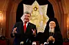 President Petro Porosjenko og patriark Bartolomeo I av Konstantinopel samarbeider om å gjeva sjølvstende til den ortodokse kyrkja i Ukraina.