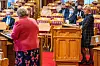 Frp-leiar Siv Jensen og statsminister Erna Solberg i debatt etter Solbergs utgreiing om handteringa av koronapandemien i Stortinget førre veke.