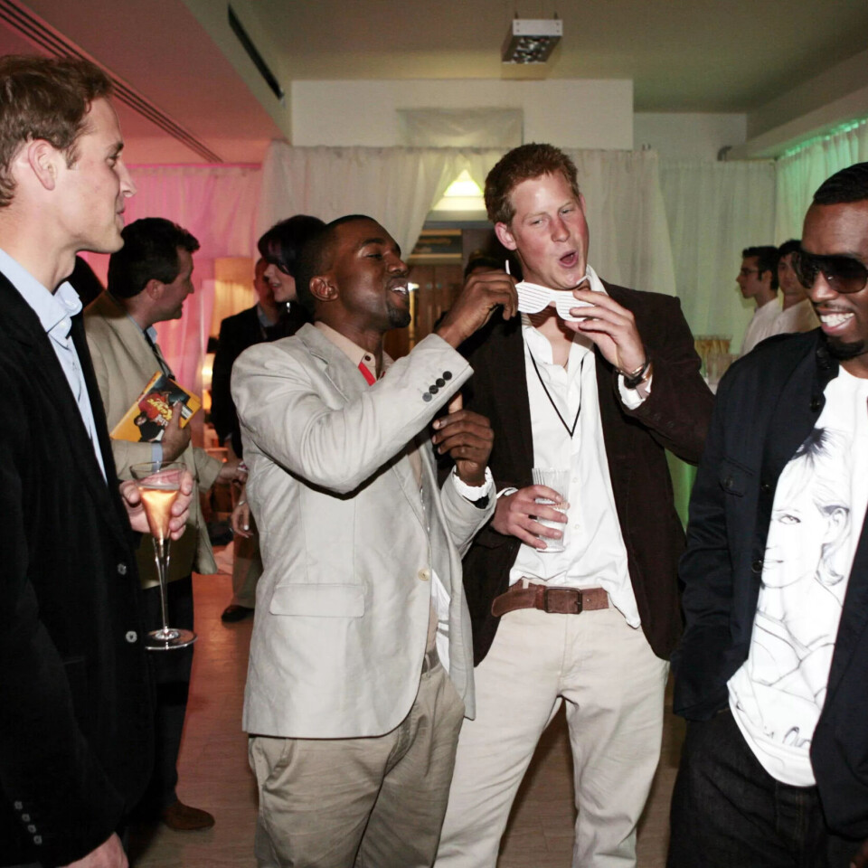Prins William og pris Harry møter Kanye West og P. Diddy etter ein minnekonsert for prinsesse Diana i 2007. Prins William og pris Harry møter Kanye West og P. Diddy etter ein minnekonsert for prinsesse Diana i 2007.