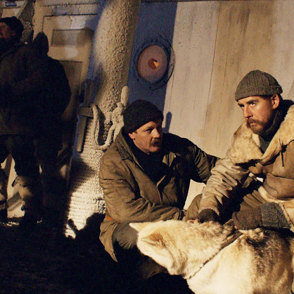 Polfararane er like fine i kleda gjennom heile filmen. Polfararane er like fine i kleda gjennom heile filmen.