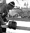 Radioen fekk sitt gjennombrot i mellomkrigstida. Mange hadde med seg radio for å høyre resultata i hopprenna i Holmenkollen i OL i 1952.