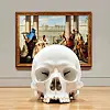 Det digre kraniet er del av installasjonen «Mass» av Ron Mueck, stilt ut ved National Gallery of Victoria i Melbourne i 2017. I bakgrunnen skimtar vi eit måleri av den italienske målaren Tiepolo (1743–44).