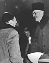 Hjalmar «Hjallis» Andersen og kong Haakon møttest fleire gonger. Her på Bislett i 1951.