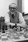 Utan at det har vore synleg på bankkontoen eller på idrettssidene, har eg hatt direkte nytte av sjakkspel på mitt svært låge nivå dei siste 60 åra, skriv Per Egil Hegge.