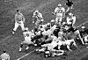 Den fyrste sportsreprisen var Rollie Stichwehs (nr. 16) touchdown, vist etter kampen i 1963.