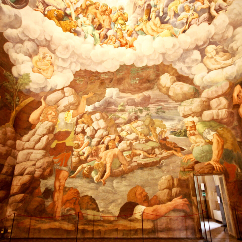 Høgdepunktet i Palazzo Te er Sala dei Giganti, som Giulio Romano har kledd med freskomåleri. Det er som om himmelen fell i hovudet på oss – alt er pur disney, fire hundre år før det blei eit omgrep. Høgdepunktet i Palazzo Te er Sala dei Giganti, som Giulio Romano har kledd med freskomåleri. Det er som om himmelen fell i hovudet på oss – alt er pur disney, fire hundre år før det blei eit omgrep.