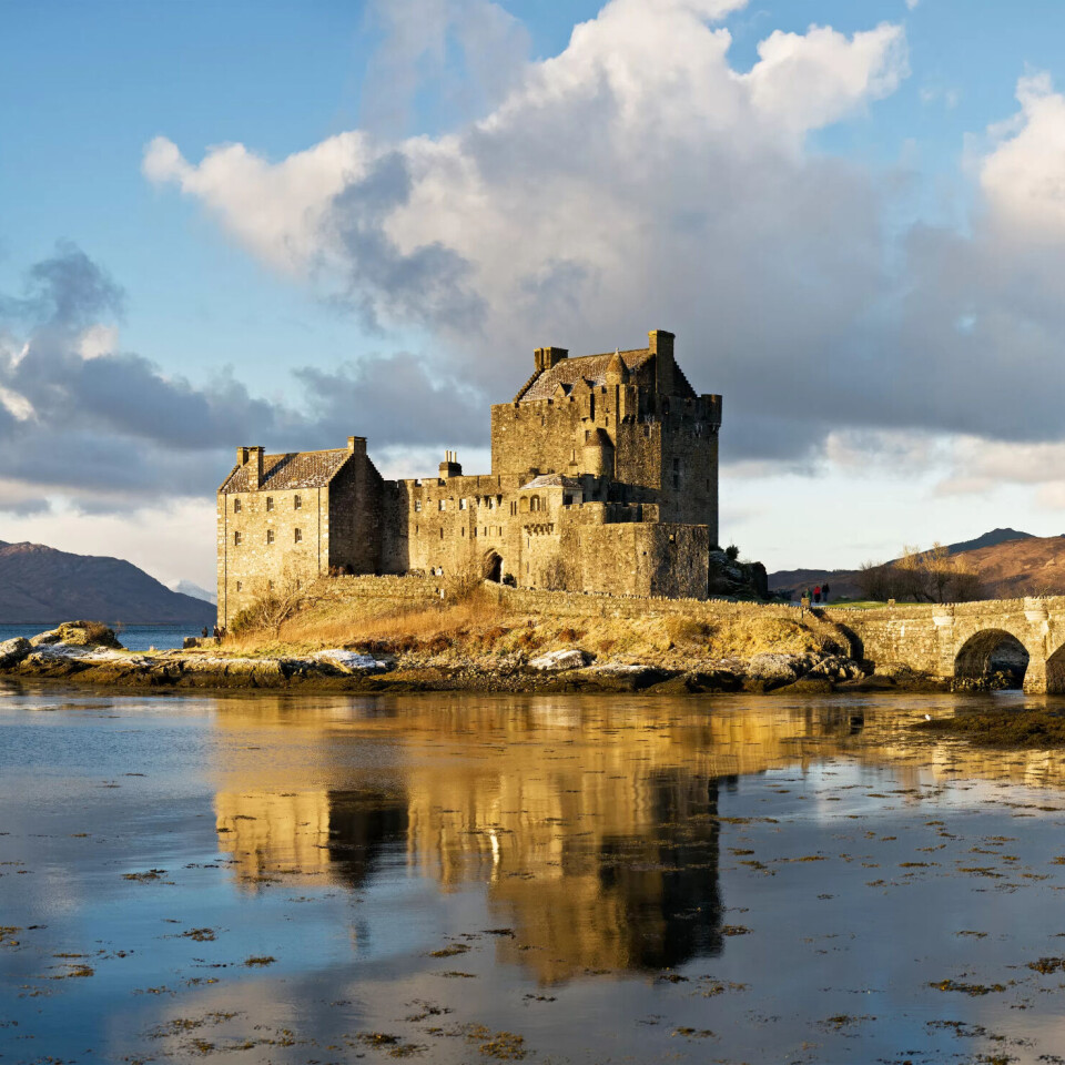 Folketonane henta Kozeluh frå Skottland. Her Eilean Donan Castle i den skotske høglandet. Folketonane henta Kozeluh frå Skottland. Her Eilean Donan Castle i den skotske høglandet.