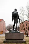 Statuen i Sogn studentby i Oslo av den farande fanten som hengde ut vertskapen på Grut.