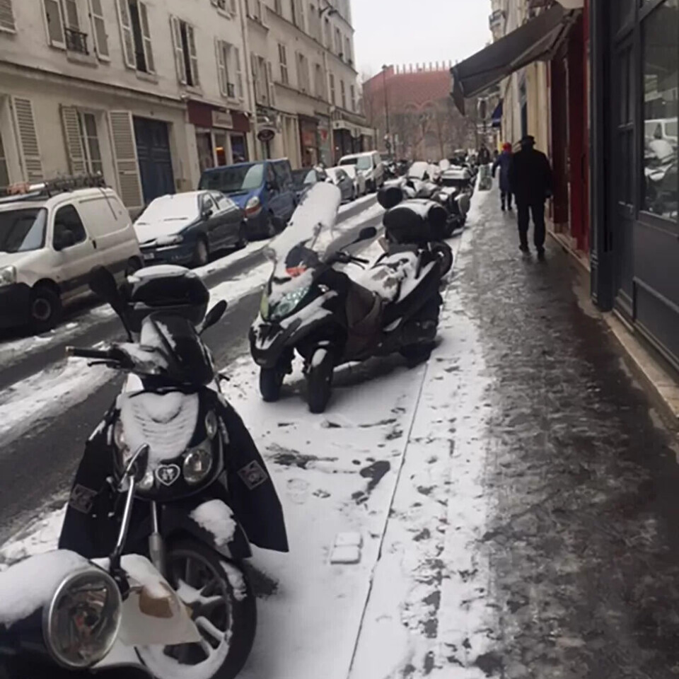 Våren i ParisEg har, om ikkje anna, vore i Paris sidan sist, nett idet våren gjorde sitt inntog. Og det er no noko eige med våren i Paris, alt blømer så friskt, Seinen fløymer så vårleg og stilt, og det er vanskeleg å finne nokon god grunn til ikkje å setj