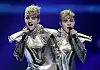 Jedward tok Irland til 8. plass i 2011. Ja, eg stemte på dei, men dei vann ikkje fordi dei song om leppestift. Vinnaren, Aserbajdsjan, song om kjærleik («come to me more», «rest on me, darling»). Det lønner seg alltid.