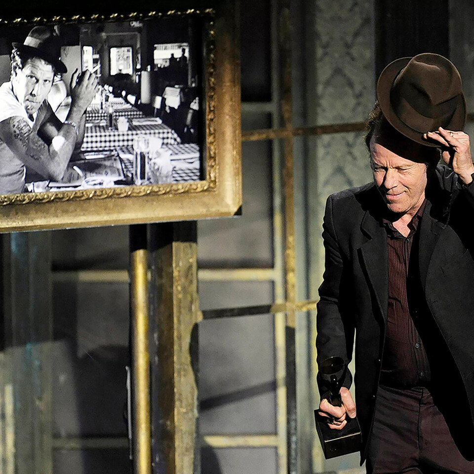 Ventar på Waits7. desember fyller Tom Waits 68 år. Jamvel om den norskætta artisten ikkje har vitja Noreg sidan 1985, har ikkje fansen gjeve opp håpet om eit noregsbesøk. Dagen skal feirast på John Dee. Coverbandet Blow har spelt Waits-låtar i 17 år, med T