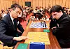 Habu spelar sjakk og shogi mot den franske sjakkstormeisteren Maxime Vachier-Lagrave.