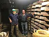 Far og son Stagnoli med ostane sine.
