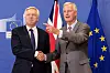 Sjefforhandlar i EU, Michel Barnier (t.h.), saman med den britiske brexitministeren David Davis under skilsmisseforhandlinga på hovudkontoret til EU i Brussel.