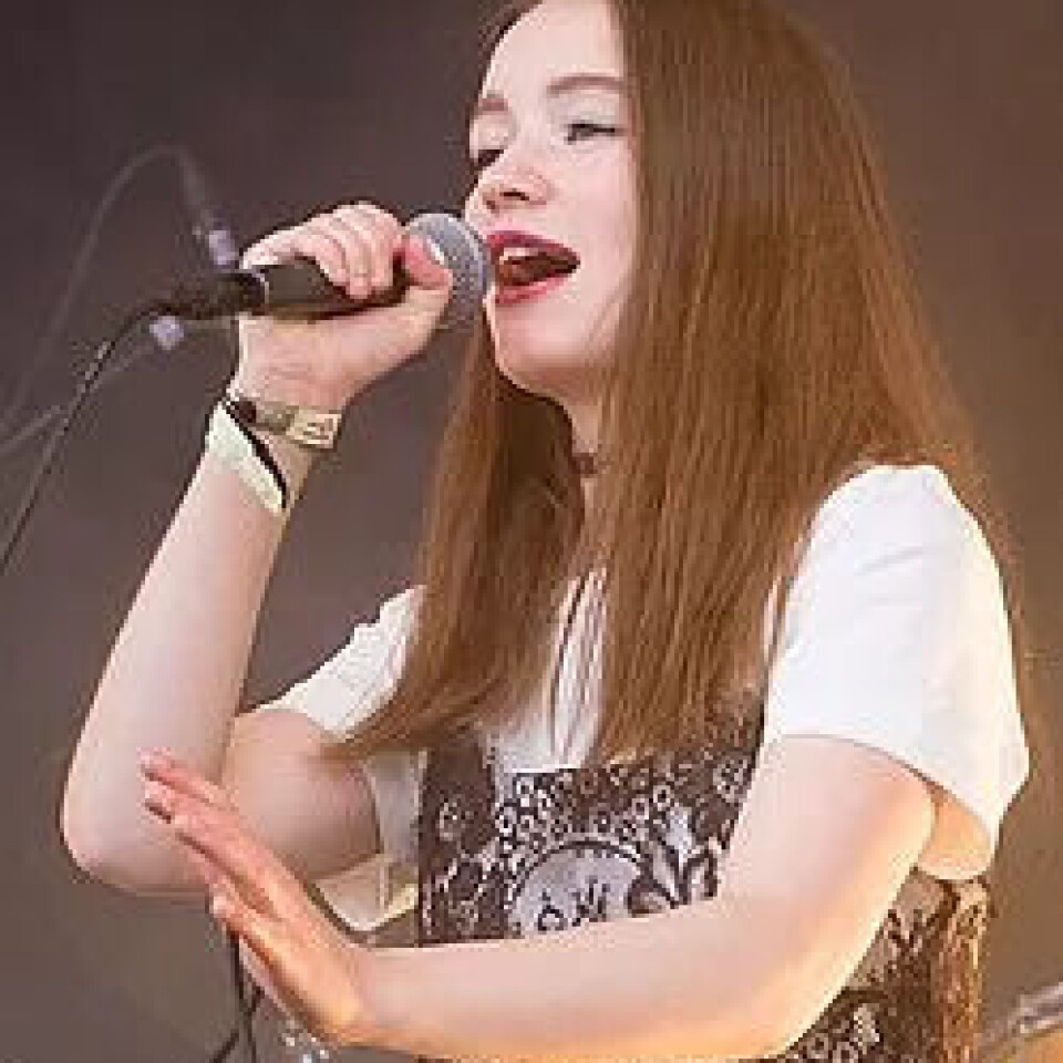 Sigrid til RockefellerEtter Øya-konserten, der ho hausta gode kritikkar, kastar ikkje Sigrid inn handduken. Stjerneskotet har gjesta store talkshow, som The Late Late Show med James Corden, og ho vart nyleg intervjua av BBC. Dei neste månadane reiser ho ve