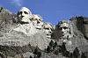 Frå venstre Washington, Jefferson, Roosevelt og Lincoln, medan Adams glimer med fråvær i Mount Rushmore-monumentet; han sende ein landsmann til det britiske skafottet.