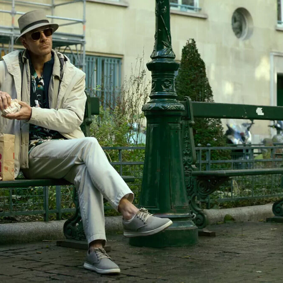Michael Fassbender spelar den namnlause leigemordaren. Michael Fassbender spelar den namnlause leigemordaren.