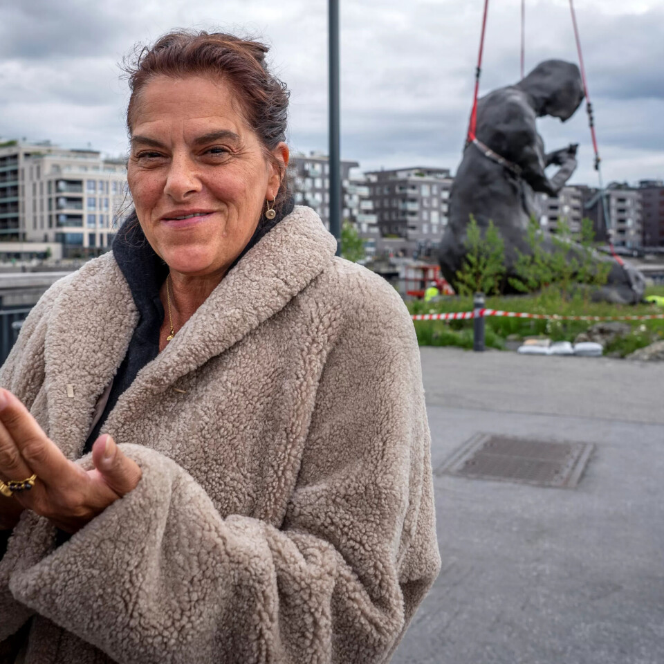 Tracy Emin var til stades då «Moren«vart løfta på plass i den vesle hagen utanfor Munchmuseet i 2022. Tracy Emin var til stades då «Moren«vart løfta på plass i den vesle hagen utanfor Munchmuseet i 2022.