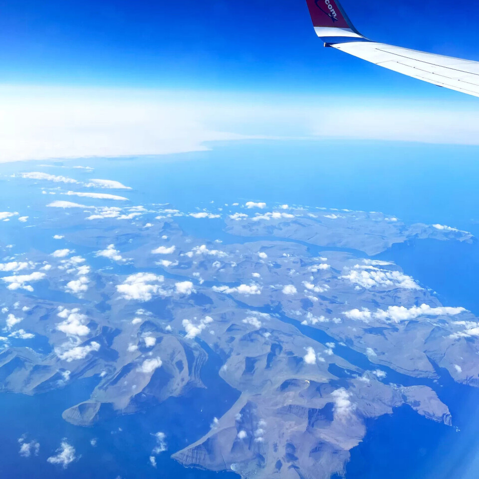 Dette biletet av Færøyane tok eg på veg til Island i fjor sommar. Og endeleg – no er eg her. Dette biletet av Færøyane tok eg på veg til Island i fjor sommar. Og endeleg – no er eg her.